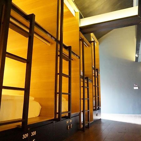 M Boutique Hostel Seminyak Buitenkant foto
