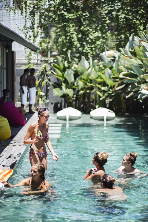 M Boutique Hostel Seminyak Buitenkant foto