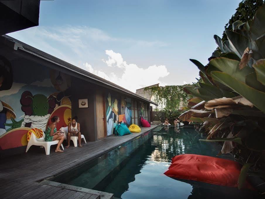 M Boutique Hostel Seminyak Buitenkant foto